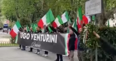 Copertina di Saluti romani a Genova alla commemorazione per Ugo Venturini, il centrosinistra: “Inaccettabile”