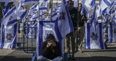 Copertina di Le famiglie degli ostaggi contro il piano di Netanyahu. “Il governo sceglie i territori, non i nostri cari”