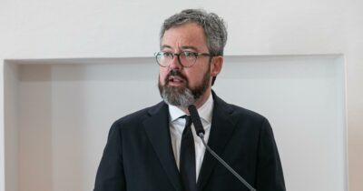 Copertina di Elezioni comunali, Trento resta al centrosinistra: rieletto il sindaco uscente Ianeselli. A Bolzano si va al ballottaggio