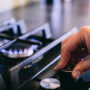 Copertina di “12mila morti l’anno in Italia per i gas ‘killer’ nelle cucine, siamo il Paese più colpito in Europa”: l’allarme nel novo studio