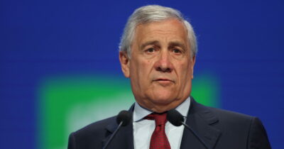Copertina di Referendum, FdI e Tajani invitano al non voto: “Astensione scelta politica”. Le opposizioni: “Antidemocratico”