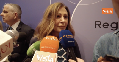 Copertina di Daniela Santanchè: “Dimissioni con rinvio a giudizio? Non ci penso, non mi pongo il problema”