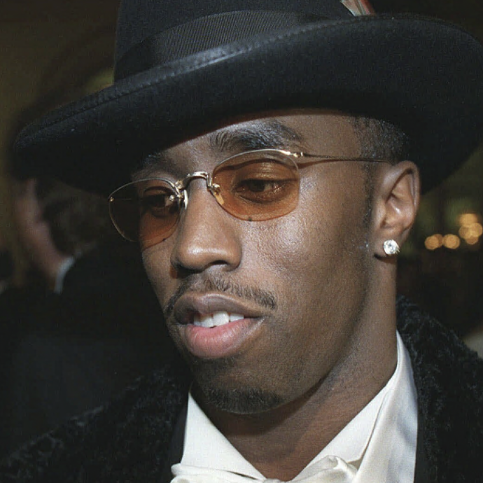 “Puff Daddy era orribile e perverso. Costringeva le ragazze a fare le orge da 10 ore e le filmava. Non era solo, il suo team lo aiutava”: al via il processo