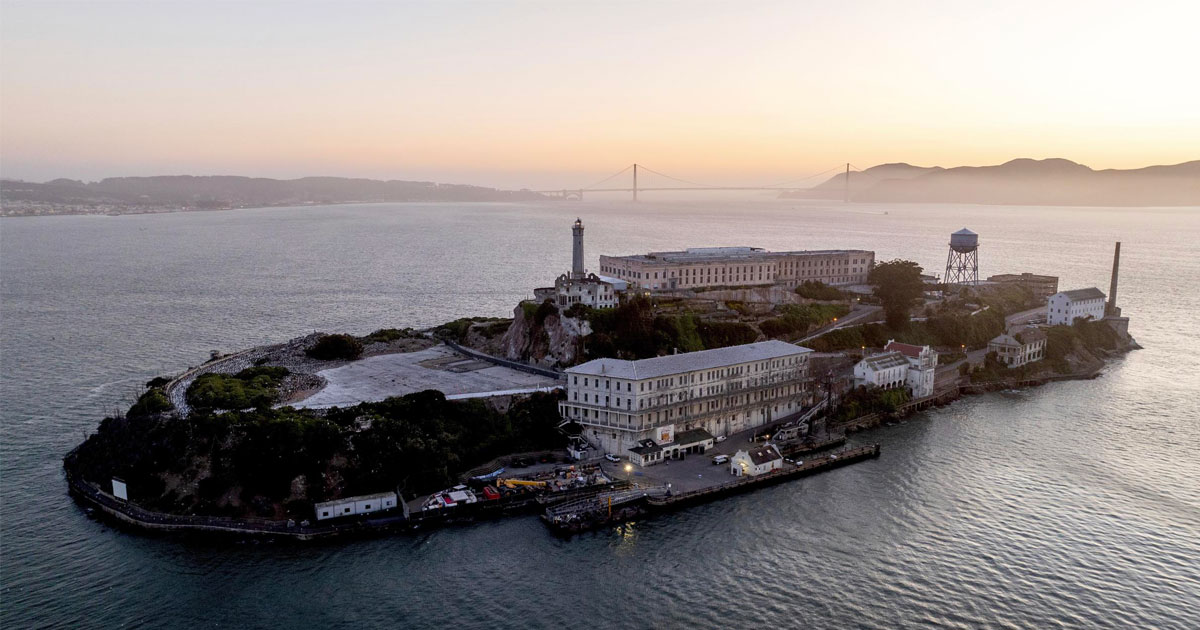 Donald Trump da Ilfattoquotidiano.it donald trump ordina la riapertura del carcere di alcatraz ospiterà i criminali più spietati