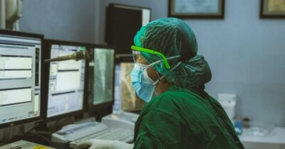Copertina di Intelligenza Artificiale e medici, l’integrazione che potrà anticipare diagnosi e salvarci la vita
