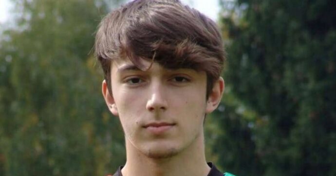 Tifoso ucciso, l’avvocato del 19enne arrestato: “Il calcio e il tifo ultrà non c’entrano nulla”