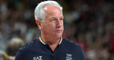 Copertina di Volley, Velasco denuncia: “Quattro giocatrici hanno rifiutato la Nazionale”. Poi fa nomi e cognomi