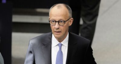 Copertina di Il Bundestag tradisce Merz: bocciato per la prima volta un candidato cancelliere. 18 franchi tiratori