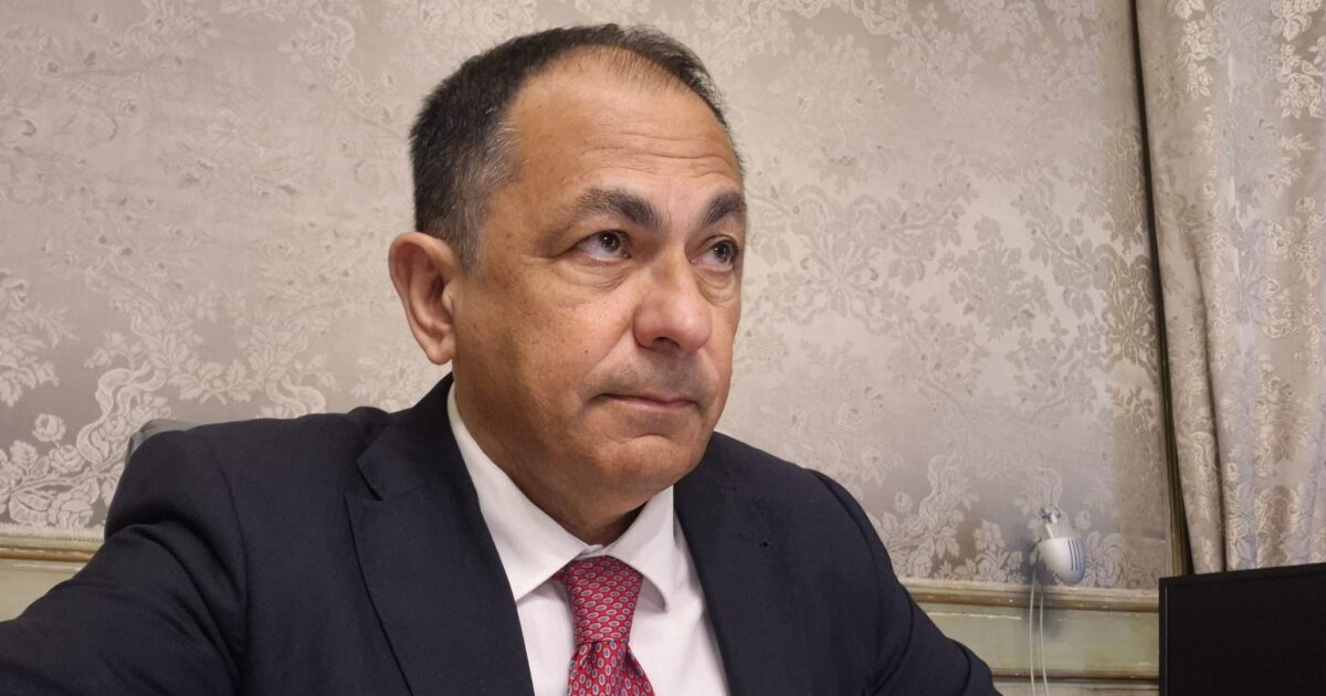 Catania, il Policlinico nomina capo del personale il deputato di FdI. Che però resta in aspettativa fino a fine mandato Catania, il Policlinico nomina capo del personale il deputato di FdI. Che però resta in aspettativa fino a fine mandato