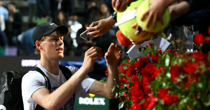 Internazionali, tra meme e video Sinner è già ovunque sui social. Il professor Bifulco: “Si chiama logica del prosumerismo, ecco come funziona”