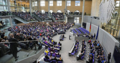 Copertina di Merz bocciato al Bundestag, cosa accade ora: altri due voti con il rischio elezioni anticipate (e Afd è in testa ai sondaggi)