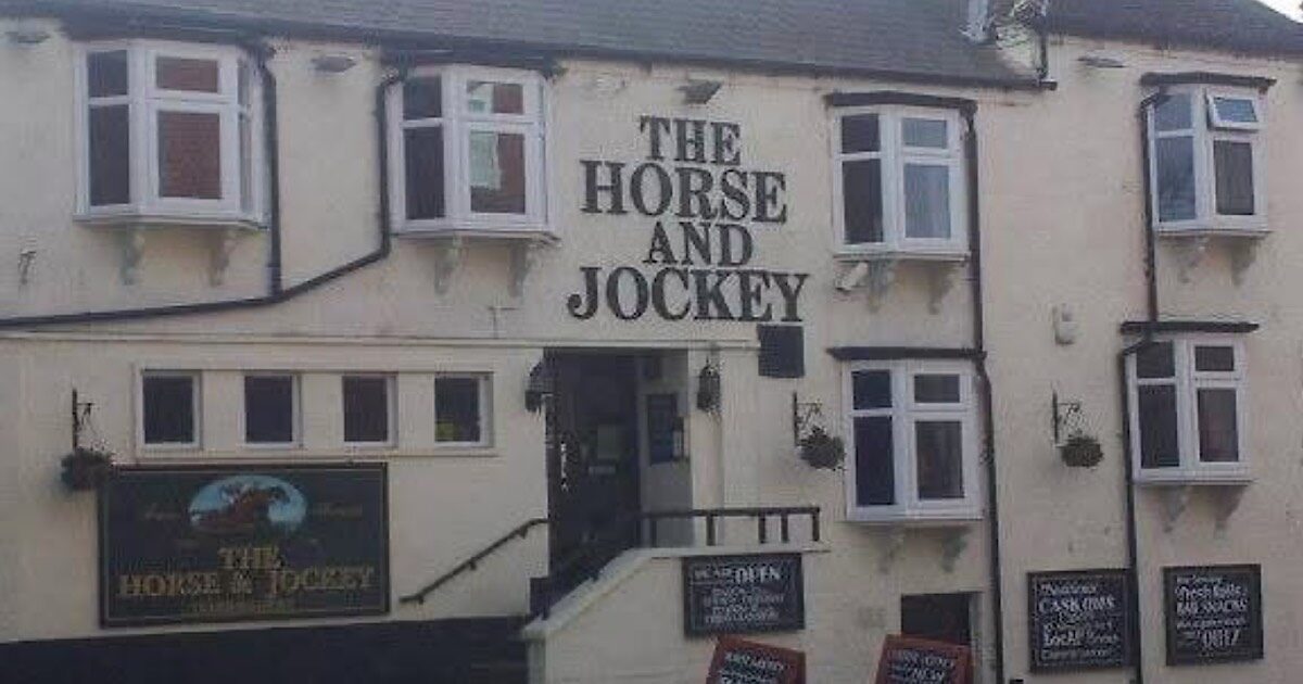 Ristorante costretto a risarcire la famiglia per diffamazione social per quasi 90mila euro: avevano accusato i clienti di non aver pagato, ma era una fake news