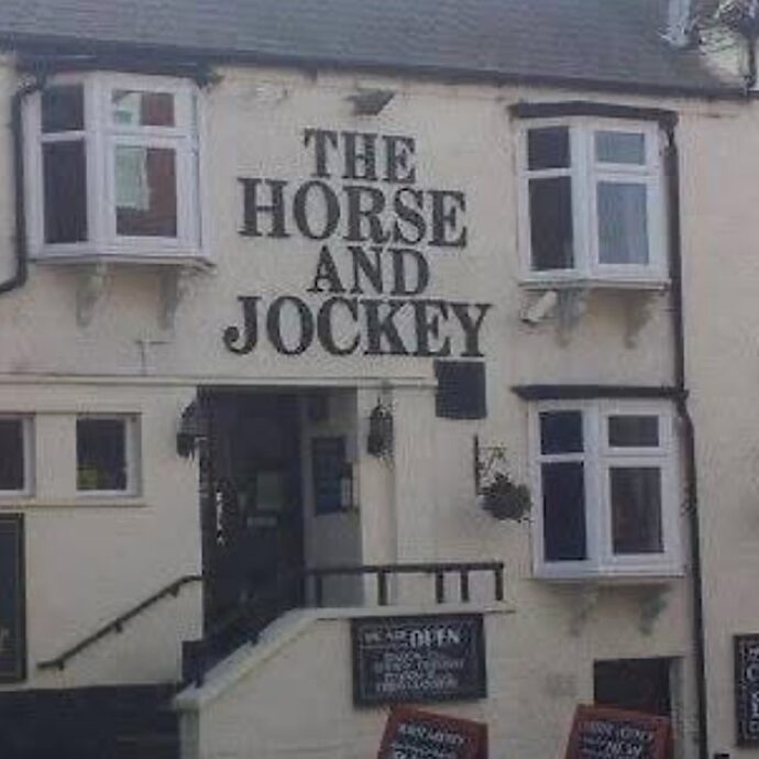 Ristorante costretto a risarcire la famiglia per diffamazione social per quasi 90mila euro: avevano accusato i clienti di non aver pagato, ma era una fake news