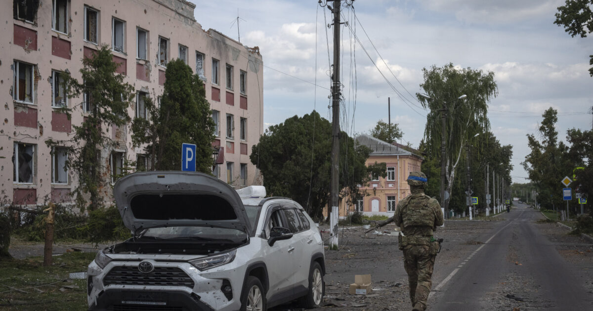 Ucraina Mosca da Ilfattoquotidiano.it ucraina mosca 3 persone uccise nel kursk da droni di kiev sciame anche sulla capitale aeroporti chiusi per ore