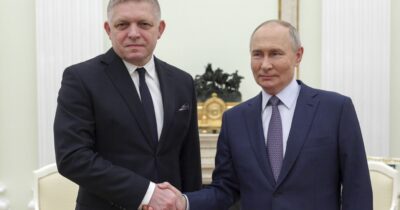 Copertina di Russia, alla parata del 9 maggio presenti soldati di 13 paesi e 29 leader stranieri: anche lo slovacco Fico e il serbo Vucic