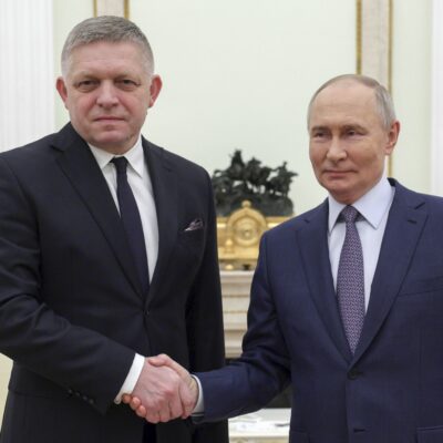 Copertina di Russia, alla parata del 9 maggio presenti soldati di 13 paesi e 29 leader stranieri: anche lo slovacco Fico e il serbo Vucic