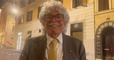 Copertina di Razzi a sorpresa tra i cardinali: “Il Papa? È ‘top segreto’, spero porti allegria a tutti. E attenzione al filippino…”