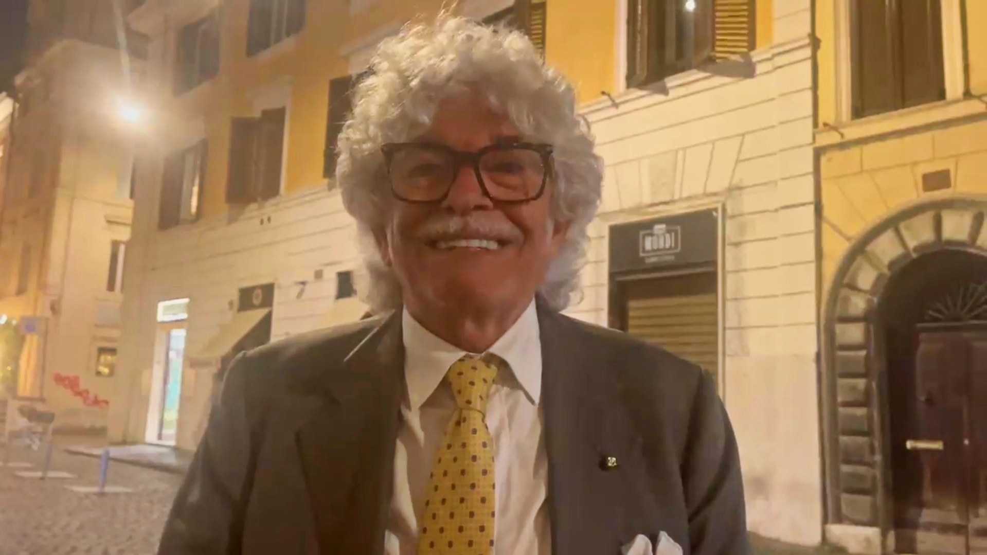 Razzi a sorpresa tra i cardinali: “Il Papa? È ‘top segreto’, spero porti allegria a tutti. E attenzione al filippino…” Razzi a sorpresa tra i cardinali: “Il Papa? È ‘top segreto’, spero porti allegria a tutti. E attenzione al filippino…”