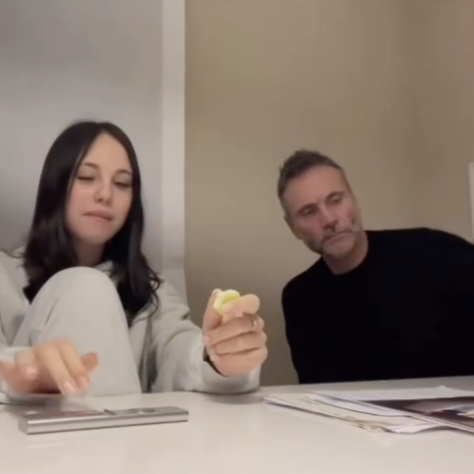 “Fan*ulo te e lui. Quando pensavi di dirmelo che ti eri fidanzata? Sempre l’ultimo a sapere le cose. Quando ti sposi magari dimmelo”: Nek papà geloso