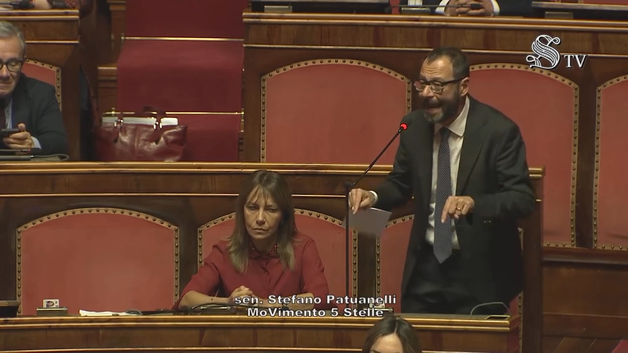 Gaza, la rabbia di Patuanelli al Senato: “Aiuti umanitari bloccati, il silenzio del governo è agghiacciante”