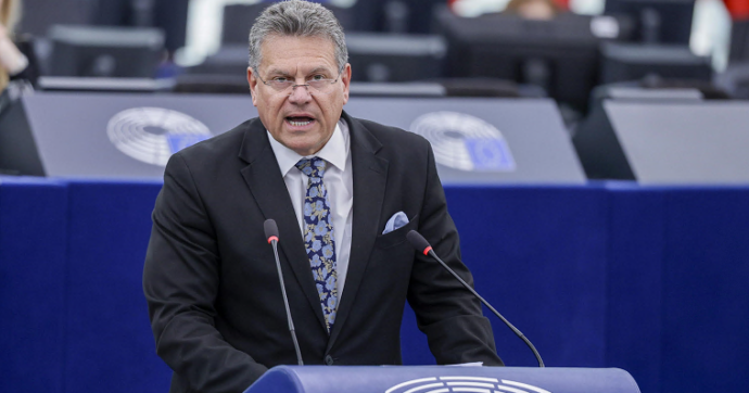 Copertina di Dazi, Sefcovic al Parlamento Ue: "Soluzioni condivise o pronti a usare ogni opzione sul tavolo"