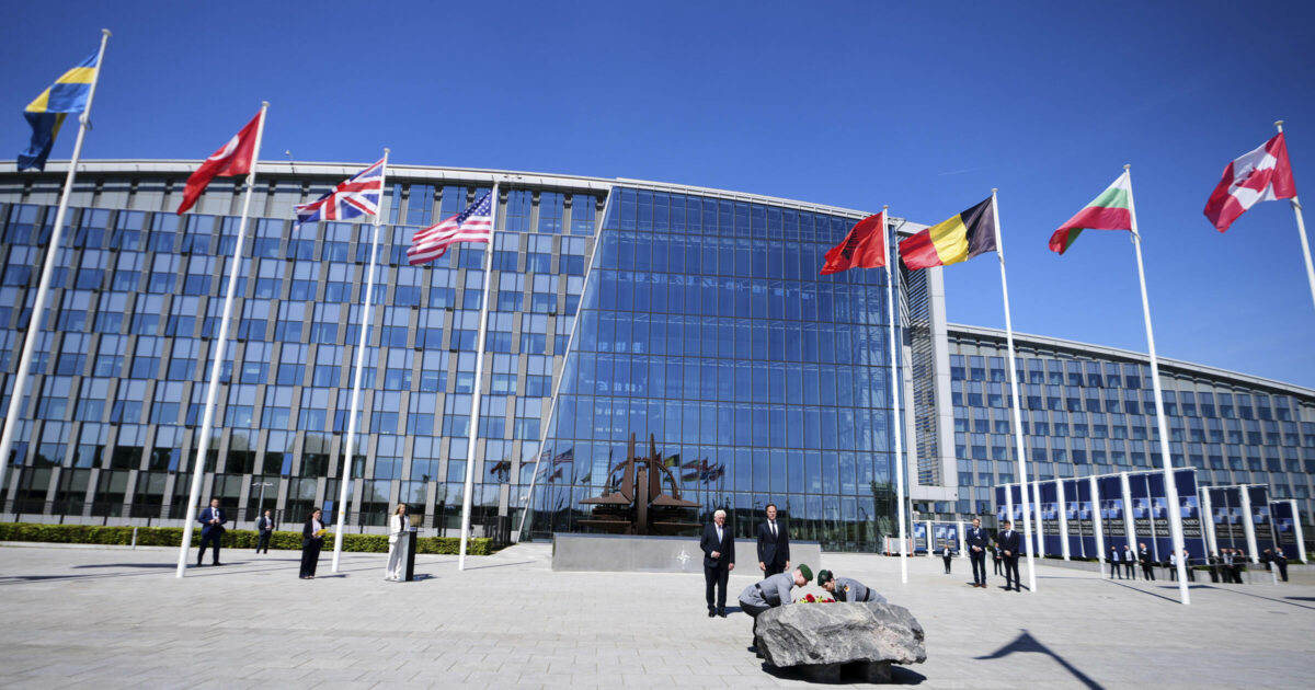 Nato, al via la discussione sull’aumento della spesa per la Difesa. Gli Usa chiedono il 5%, ecco la ‘proposta Rutte’ Nato, al via la discussione sull’aumento della spesa per la Difesa. Gli Usa chiedono il 5%, ecco la ‘proposta Rutte’