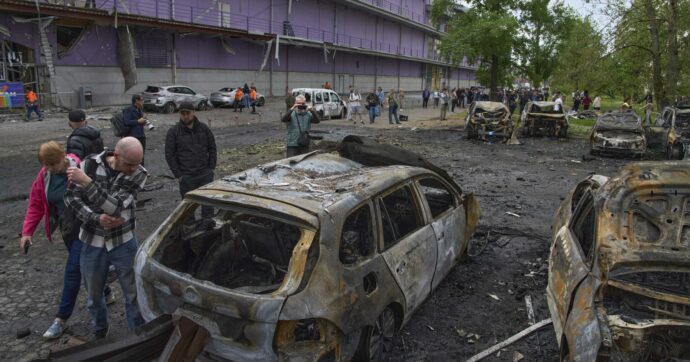 Mosca attacca Kiev alla vigilia della sua tregua. “Armare l’Ucraina per arrivare alla pace”: la “teoria del porcospino” di Von der Leyen