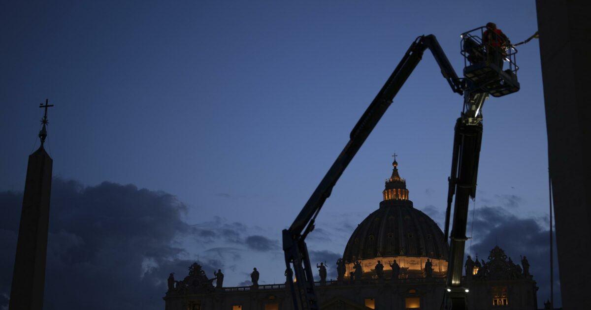 E’ il giorno del conclave che eleggerà il successore di Papa Francesco. Alle 19 la prima fumata E’ il giorno del conclave che eleggerà il successore di Papa Francesco. Alle 19 la prima fumata