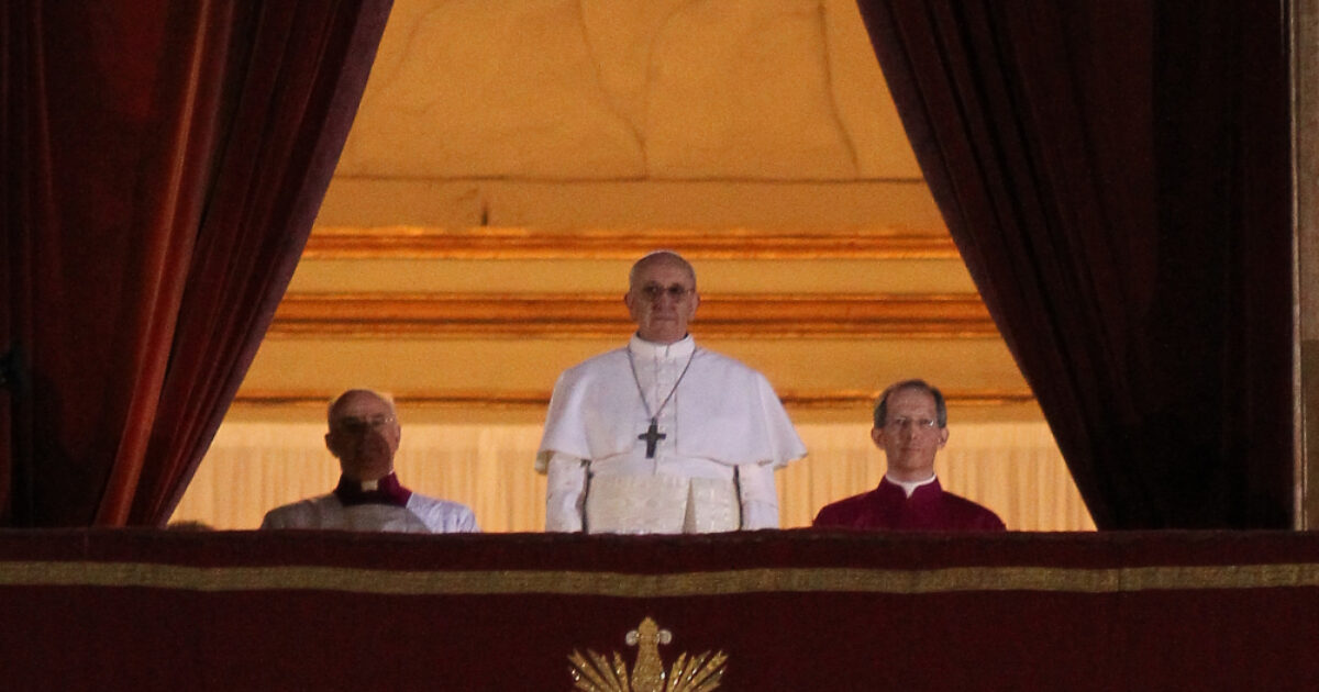 Conclave e pronostici, Bergoglio spiazzò tutti: nel 2013 nessuno puntava su di lui (e sul nome che scelse) Conclave e pronostici, Bergoglio spiazzò tutti: nel 2013 nessuno puntava su di lui (e sul nome che scelse)