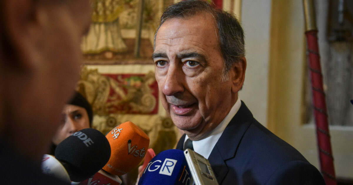 “Ancora troppe auto, usiamo i mezzi pubblici”, l’appello del sindaco di Milano Beppe Sala “Ancora troppe auto, usiamo i mezzi pubblici”, l’appello del sindaco di Milano Beppe Sala