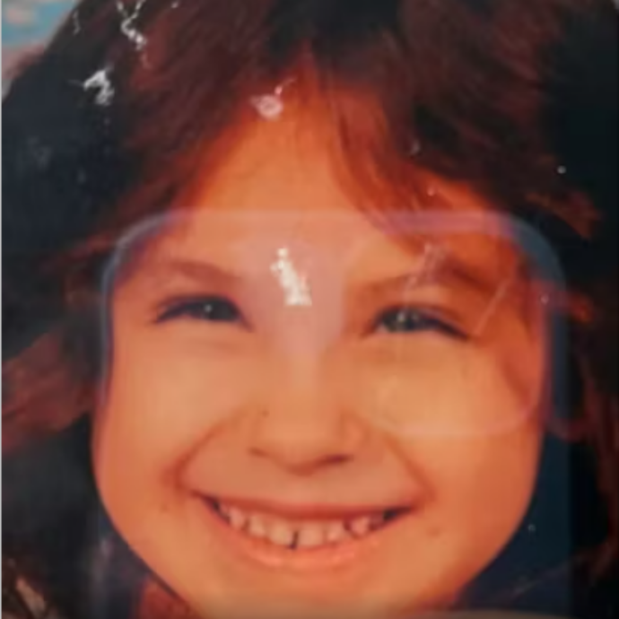 Fratellini di 4 e 6 anni spariscono nel nulla mentre i genitori dormono: 150 soccorritori cercano Lily e Jack Sullivan tra foreste, pioggia e nebbia