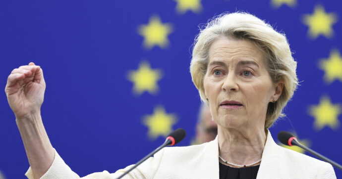 Ursula von der Leyen come un carrarmato: “Mai più gas dalla Russia. Armiamoci per essere indigesti come un riccio”
