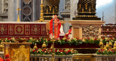 Copertina di Messa Pro eligendo, il cardinale Re: “Il prossimo Papa deve saper risvegliare le coscienze di tutti”