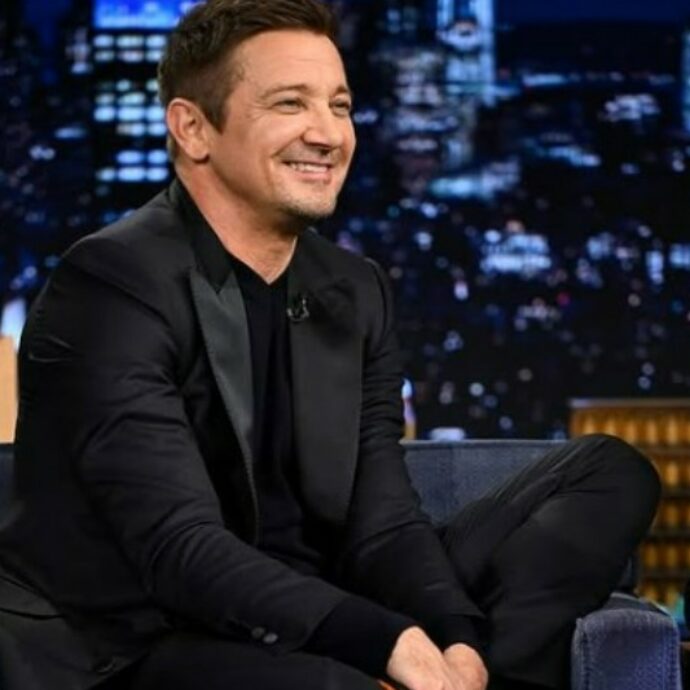 “Sono strato travolto da un gatto delle nevi di sei tonnellate e sono quasi morto. Ma non volevo tornare alla vita, quello che accade ‘dopo’ è una magia”: il racconto di Jeremy Renner