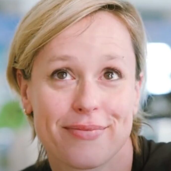 “Tutte le sere scoppiavo in un pianto a dirotto, sono stata vicina alla depressione. Ho avuto un parto complicato, si è perso il battito della bimba”: le confessioni di Federica Pellegrini