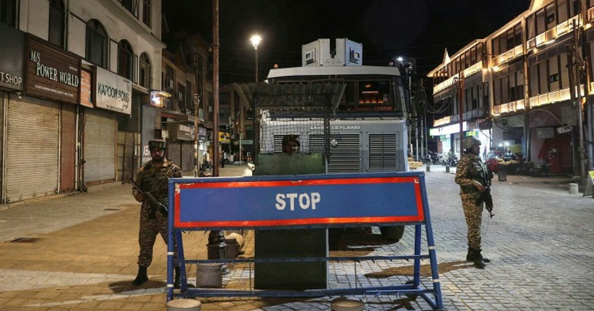 L’India attacca il Pakistan: “Colpiti 9 siti di terroristi”. Islamabad risponde al fuoco e accusa: “Questo è un atto di guerra” L’India attacca il Pakistan: “Colpiti 9 siti di terroristi”. Islamabad risponde al fuoco e accusa: “Questo è un atto di guerra”