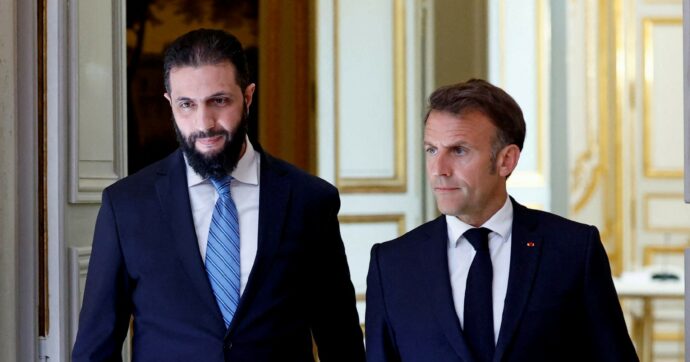 Francia, Macron accoglie Jolani: affari sulla Siria