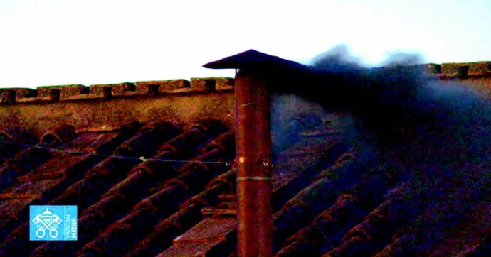 Conclave, la fumata è nera: il primo voto per contarsi finisce tardi
