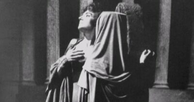 Copertina di La Medea di Corneille, una tragedia che è un intreccio di passioni: violenze, dolori, vendette, psicanalisi. Così ha cambiato la storia dell’opera