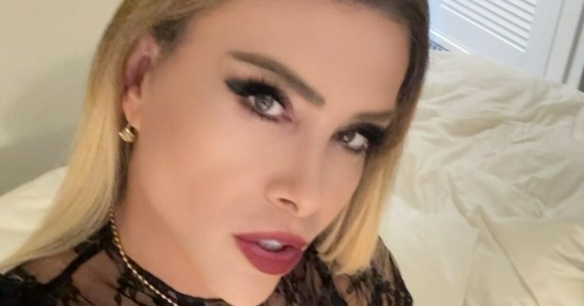 “Mi sono rifatta il seno, al cambio di sesso non sono ancora pronta. Mio padre quando vede che i ragazzi mi guardano si imbarazza”: parla Genny Urtis “Mi sono rifatta il seno, al cambio di sesso non sono ancora pronta. Mio padre quando vede che i ragazzi mi guardano si imbarazza”: parla Genny Urtis