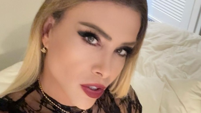 “Mi sono rifatta il seno, al cambio di sesso non sono ancora pronta. Mio padre quando vede che i ragazzi mi guardano si imbarazza”: parla Genny Urtis