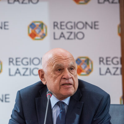 Copertina di La Consulta salva la legge Nordio: l’abrogazione dell’abuso d’ufficio non è incostituzionale