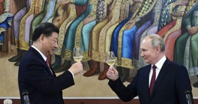 Copertina di Xi al Cremlino: “Noi con Mosca contro il bullismo egemonico”. Steinmeier: “La guerra di Putin è follia imperialista”