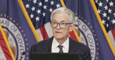 Copertina di Trump attacca ancora Powell per le decisioni sui tassi: "E' uno stupido. I prezzi stanno scendendo"