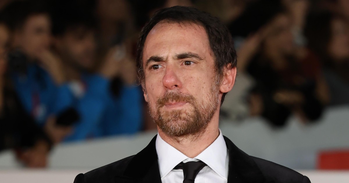 Elio Germano miglior attore ai David di Donatello, la dedica politica a chi lotta per la dignità Elio Germano miglior attore ai David di Donatello, la dedica politica a chi lotta per la dignità