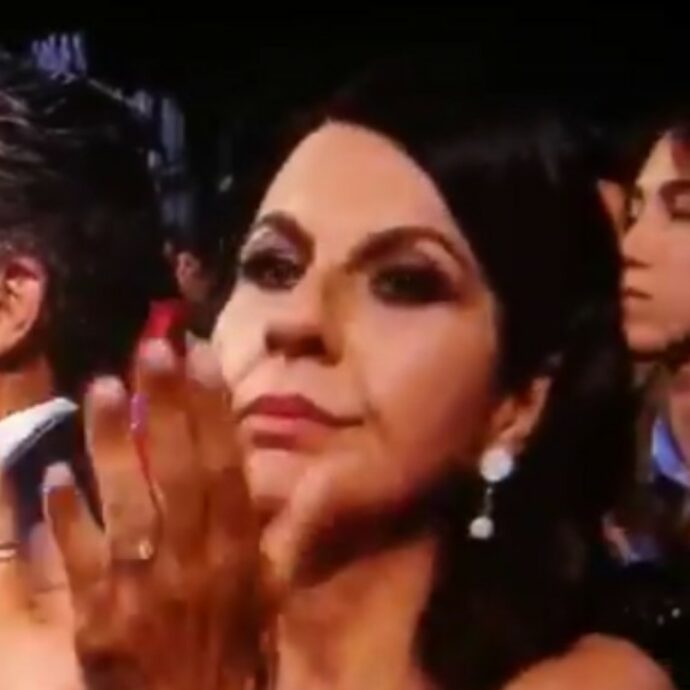 “Il David Speciale va ad Ornella Muti, che però stasera non c’è”: l’annuncio di Elena Sofia Ricci e la reazione di Geppi Cucciari in diretta – IL VIDEO