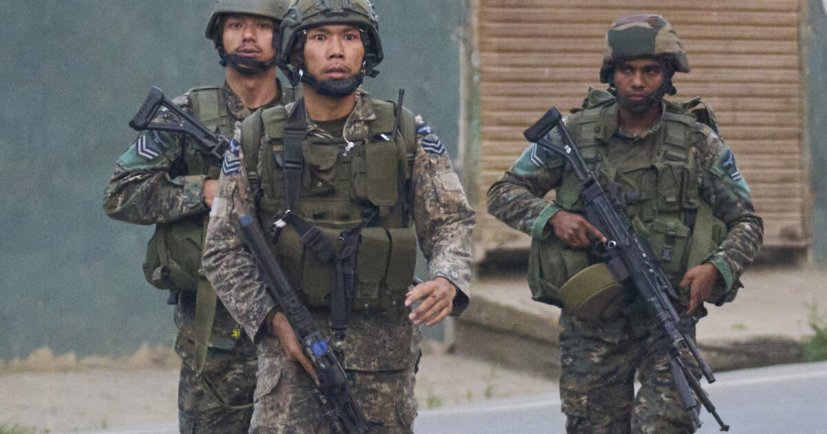 India Pakistan, scontri sul confine in Kashmir. Nuova Delhi: “13 civili uccisi e 59 feriti” India Pakistan, scontri sul confine in Kashmir. Nuova Delhi: “13 civili uccisi e 59 feriti”