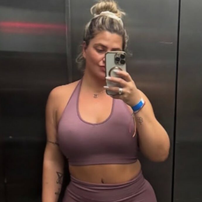 “Si rifiutava di usare il sapone e passava giorni senza lavarsi, credeva che il corpo si autoregolasse. L’odore era troppo, l’ho lasciato”: lo sfogo di Débora Porto