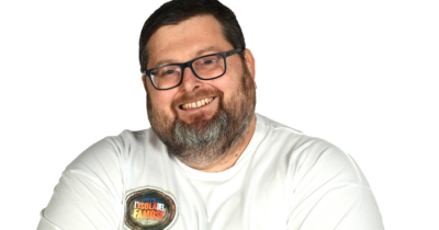 Copertina di “All’Isola dei Famosi non ho le condizioni per fare Raz Degan, ho difficoltà di ogni tipo, di movimento. Ho molta paura”: lo confessa Mario Adinolfi