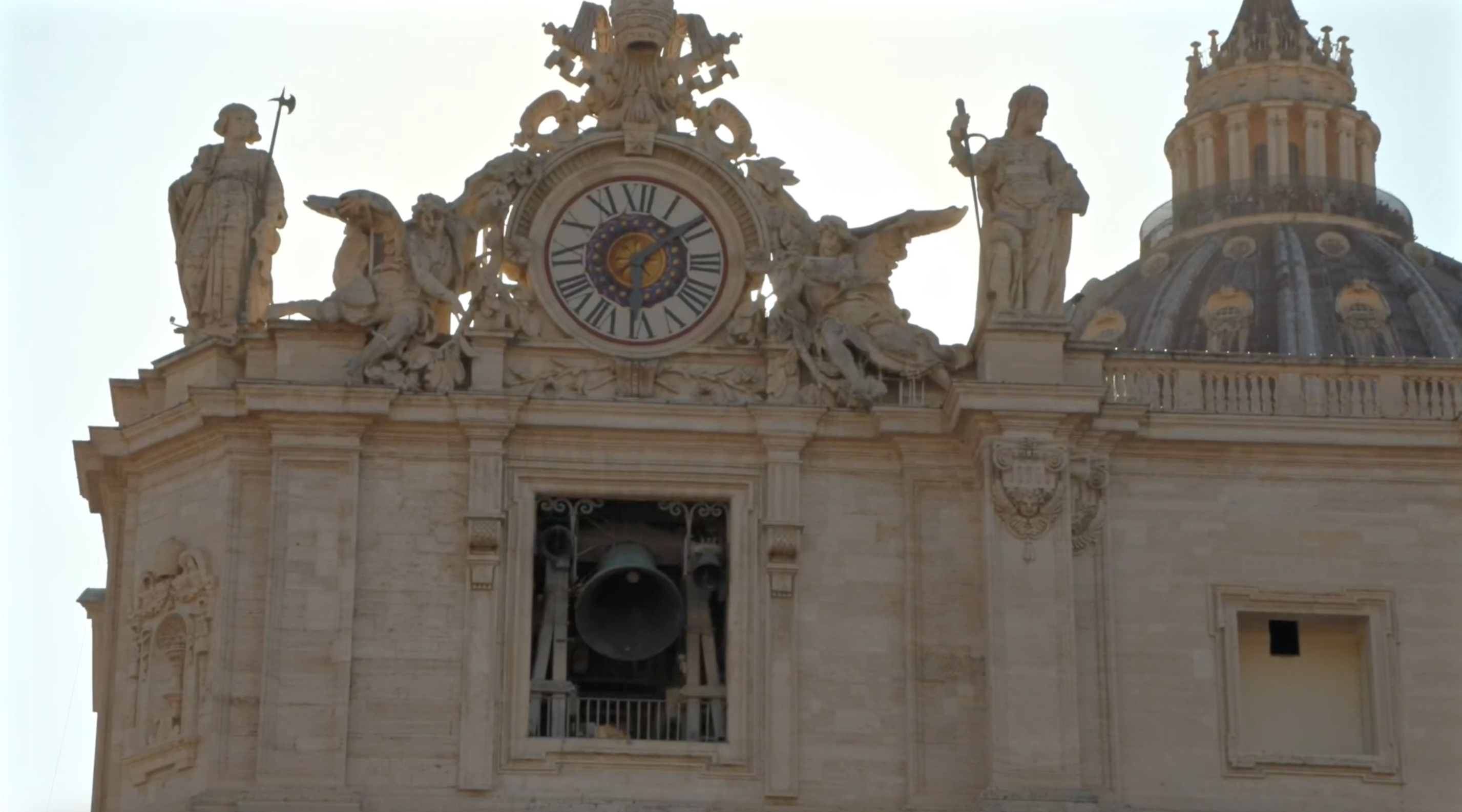 fumata bianca da Ilfattoquotidiano.it la fumata bianca e le campane a festa per l elezione del papa